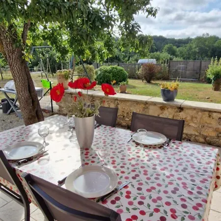 Le Clos Du Verger Avec Piscine Chauffee Commune * Maurens (Dordogne)